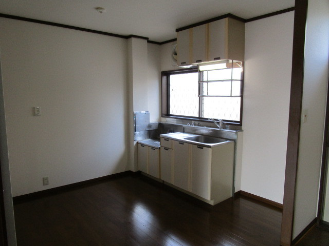 シティハイム　ベルビルの居間・リビング|窓があり明るいキッチン