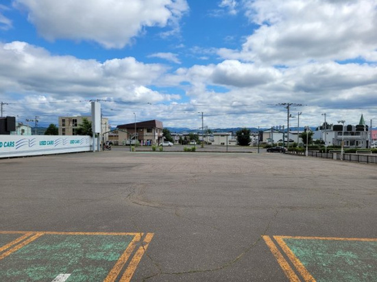 北見市高栄西町１０丁目１３番４号　店舗事務所の駐車場