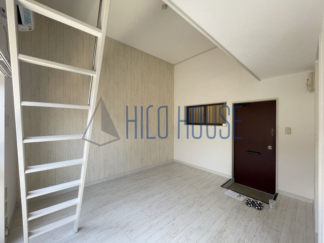 レザヴィの居間・リビング