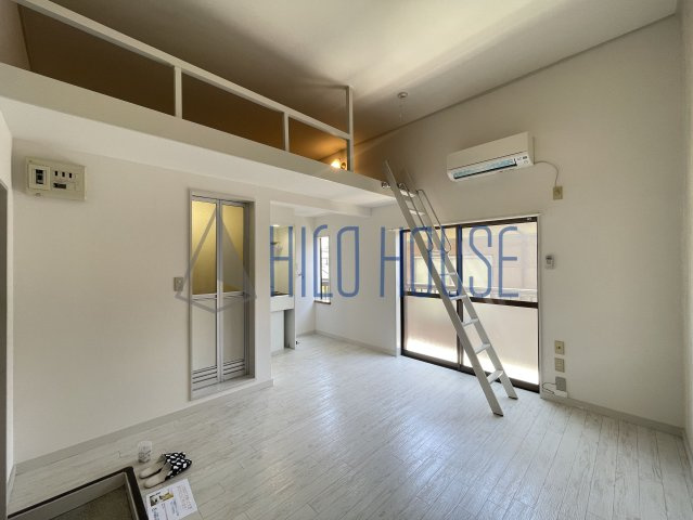 レザヴィの居間・リビング