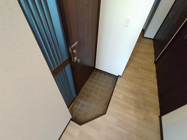 神戸市兵庫区三川口町２丁目の賃貸マンションの玄関