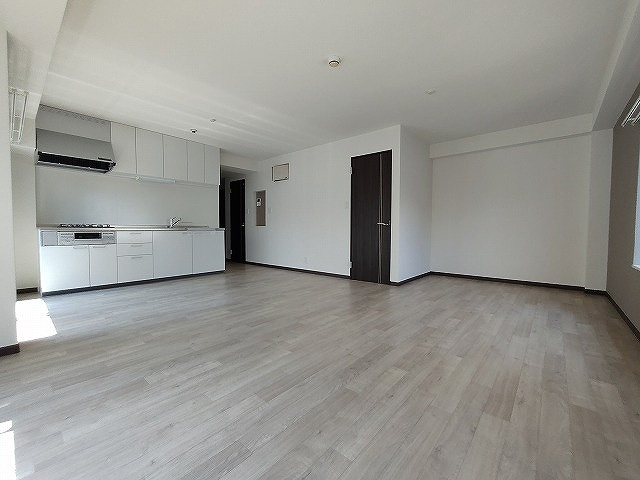 神戸市兵庫区三川口町２丁目の賃貸マンションの居間・リビング