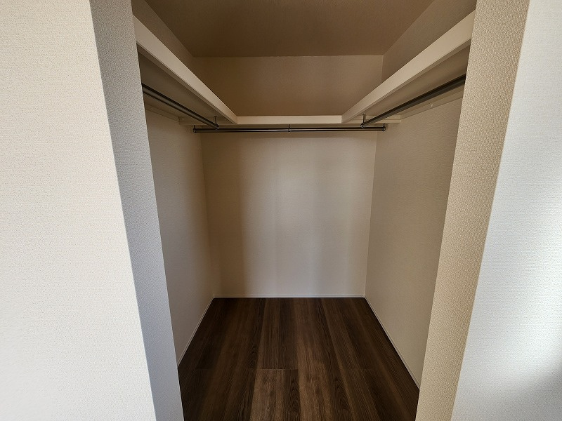 小牧市小木３丁目　新築戸建　８号棟の収納