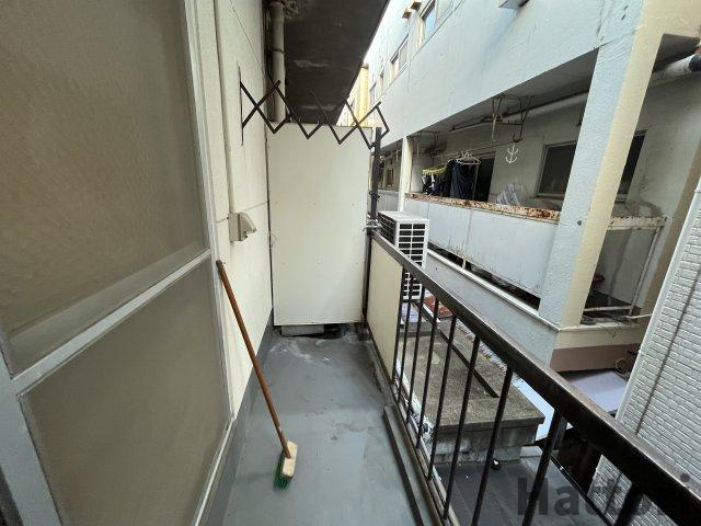 日新服部コーポのバルコニー