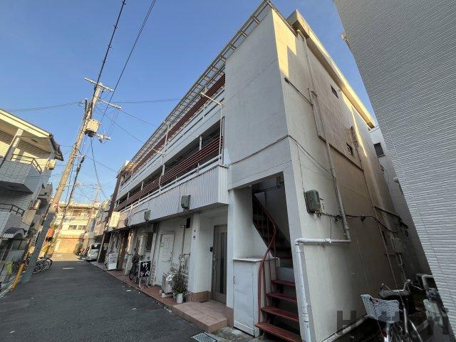 日新服部コーポの外観