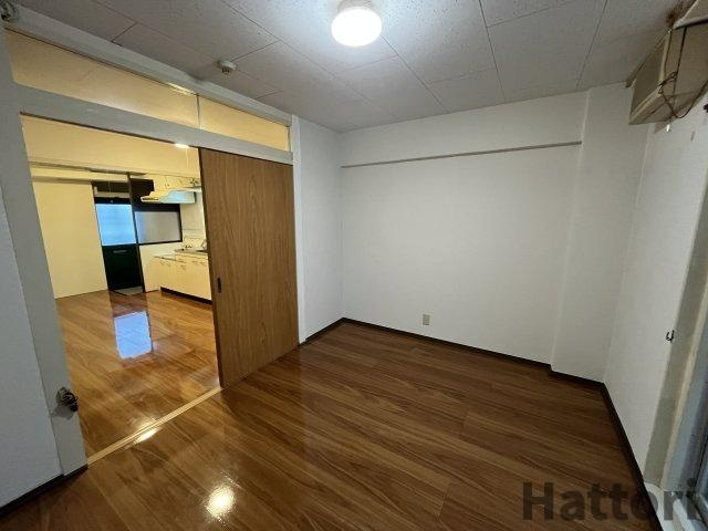 日新服部コーポの居間・リビング