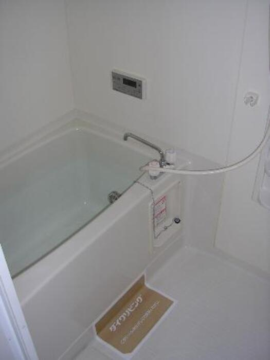 ファミールよこみちの浴室