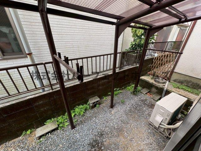 茄子作２丁目戸建て　賃貸のバルコニー|外からの目が気にならないバルコニーで洗濯物が干せます