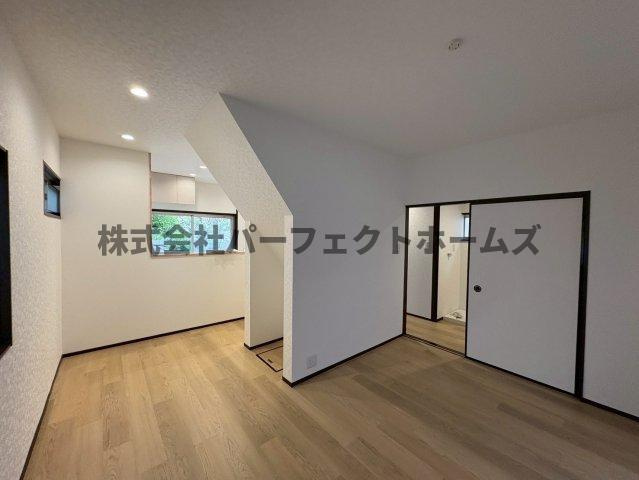 茄子作２丁目戸建て　賃貸の居間・リビング|こちらの居間で趣味の時間をお楽しみください