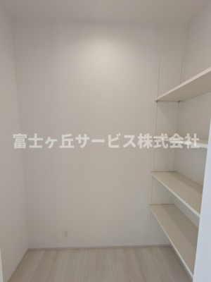 【収納】 | 浜松市中央区高塚町 新築一戸建て 2号棟 | キッチン横の収納です