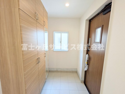 【玄関】 | 浜松市中央区高塚町 新築一戸建て 2号棟 | 玄関です