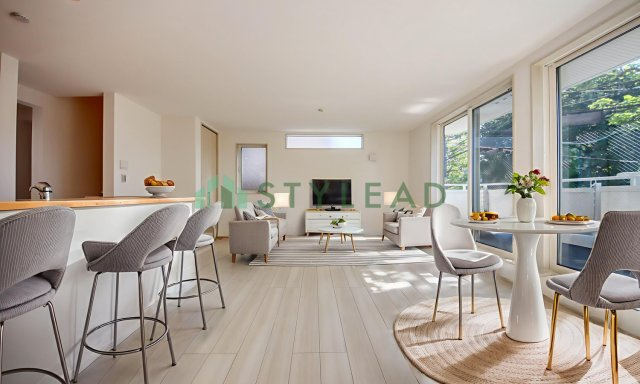 【居間・リビング】 | 現況の物件写真に、画像処理（CG)がされております。
照明・家具・カーテン・小物類等はCG画像になります。