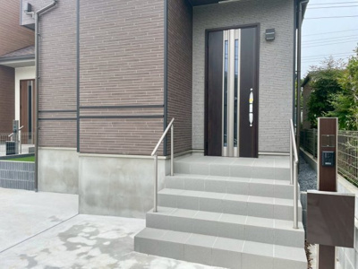 【エントランス】 | 成田市美郷台D号棟 | 施工例：ご見学は本日も可能です。お気軽にお問合せ下さい。