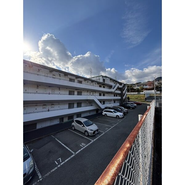 サンヒルズ芦屋Ⅰの駐車場