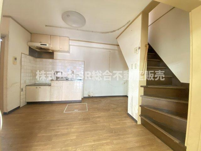 稲田新町1丁目　店舗付き中古戸建の居間・リビング|使いやすい居間です