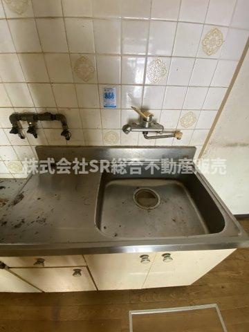 稲田新町1丁目　店舗付き中古戸建のキッチン|コンパクトなキッチンで掃除もラクラク