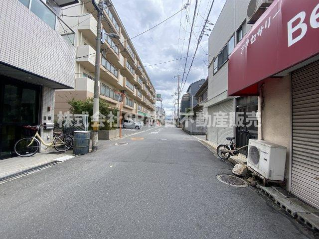稲田新町1丁目　店舗付き中古戸建の前面道路含む現地写真|前面道路含む現地写真です