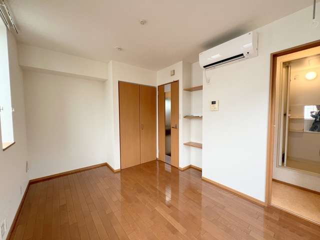 サニーメゾン上馬の居間・リビング|★明るいフローリングの角部屋です★