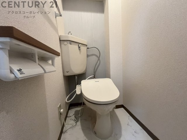 温水洗浄便座付きのトイレです