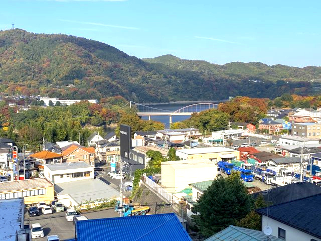 緑区中野　建築条件なし売地の展望|津久井湖を望む眺望
紅葉も楽しめます（11/15撮影）