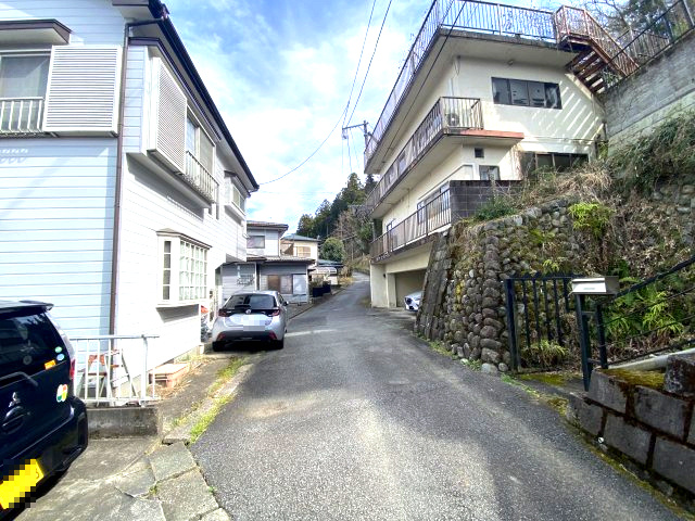 緑区中野　建築条件なし売地の前面道路含む現地写真
