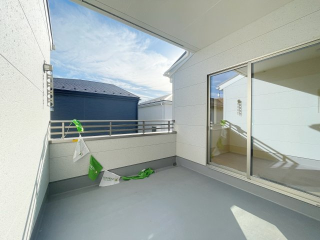 新築戸建・新築建売　いわき市平下平窪　平第四小・第一中　長期優良住宅のバルコニー|インナーバルコニーは天候に左右されずに、プライベートな空間でくつろぎや洗濯物干しに最適！