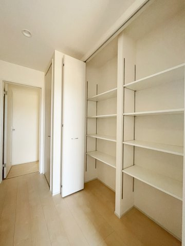 新築戸建・新築建売　いわき市平下平窪　平第四小・第一中　長期優良住宅の収納|可動棚付きなので物の大きさによって高さを変えられるので便利！