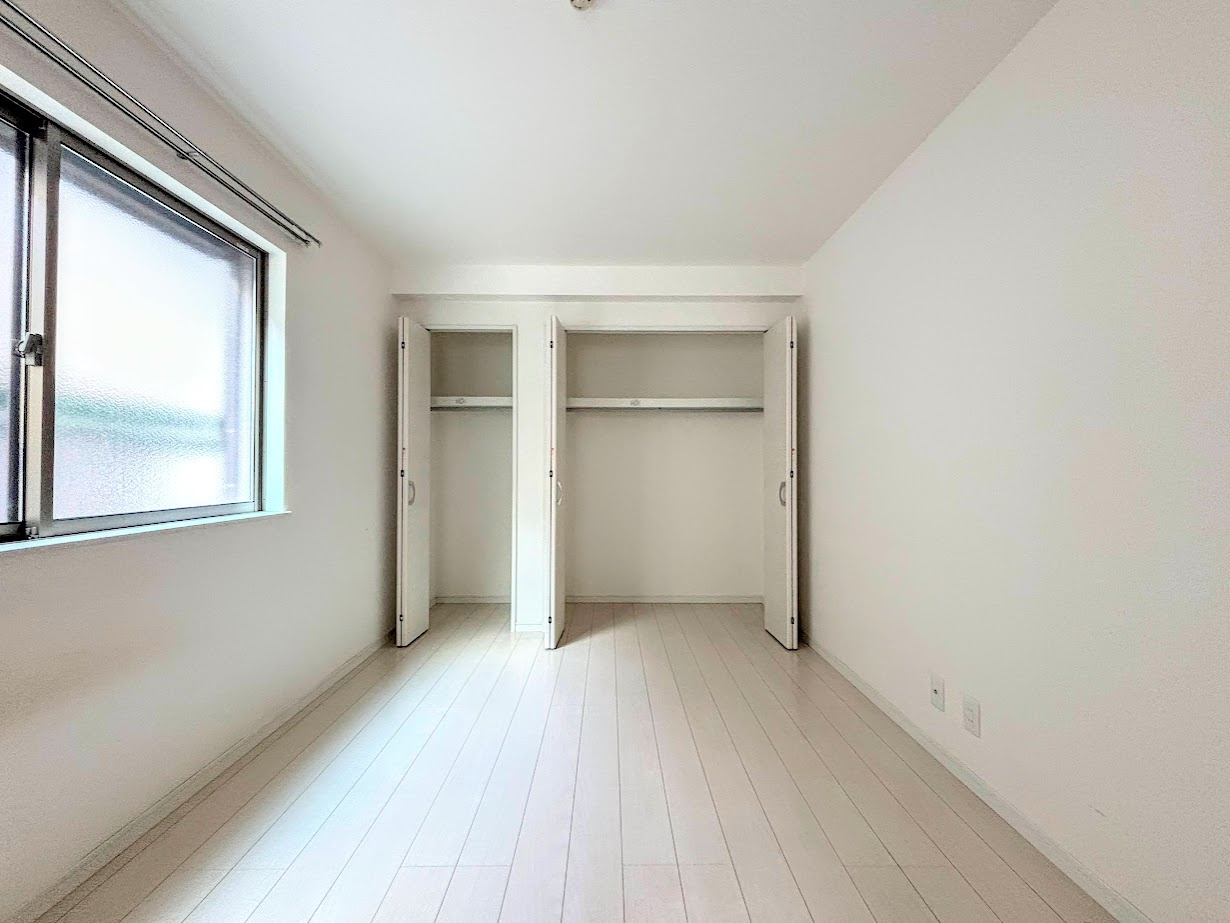 港南区港南6　中古戸建ての洋室|◆感性を育むプライベートルームはシンプルでスマートな空間。好みの空間で読書をしたり、音楽を聞いたりと一人の時間も充実したものにできます。
