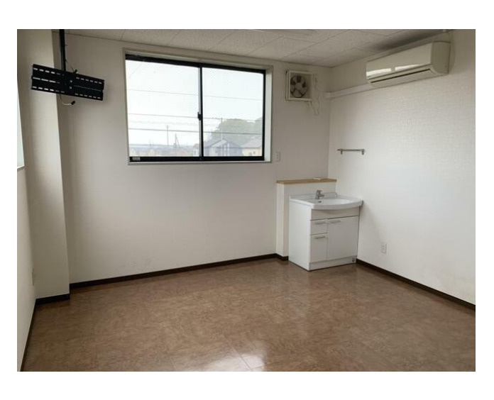 知立市来迎寺町貸事務所倉庫の内装