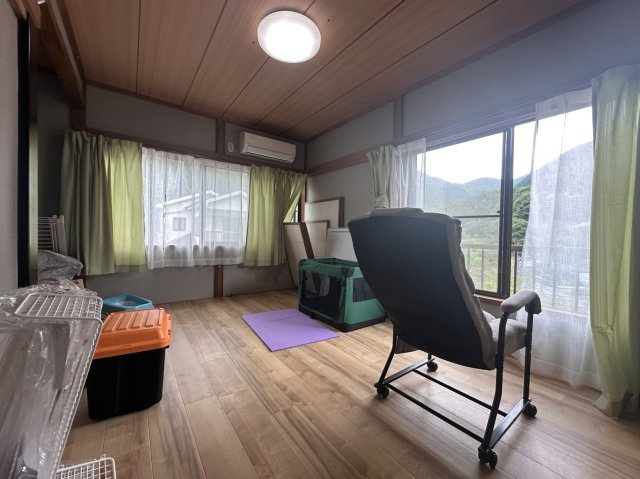 松田町寄 リフォーム物件 緑豊かな景観、田舎暮らしやセカンドハウスにピッタリの一押し物件！の洋室