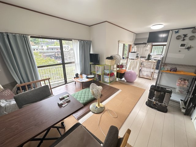 松田町寄 リフォーム物件 緑豊かな景観、田舎暮らしやセカンドハウスにピッタリの一押し物件！の居間・リビング