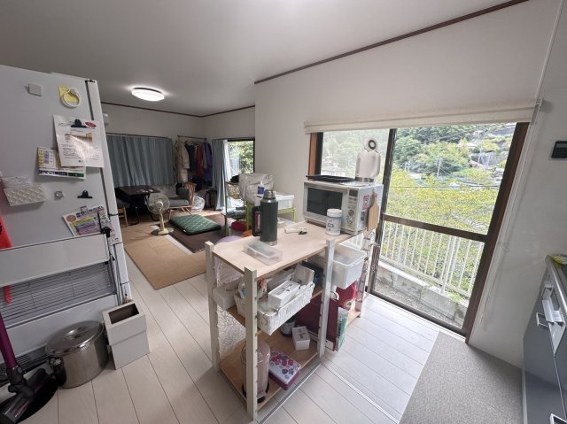 松田町寄 リフォーム物件 緑豊かな景観、田舎暮らしやセカンドハウスにピッタリの一押し物件！の居間・リビング