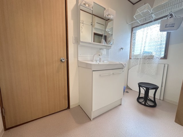 松田町寄 リフォーム物件 緑豊かな景観、田舎暮らしやセカンドハウスにピッタリの一押し物件！の独立洗面台