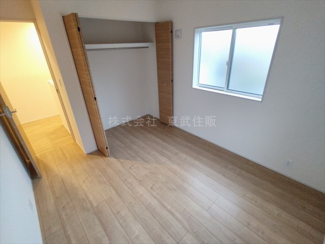 【洋室】 | 鶴ヶ島市羽折町 | 洋室5.0帖、落ち着いた色調の洋室です