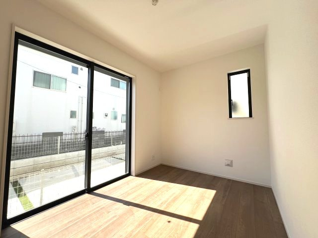 昭島市朝日町3丁目　新築戸建全9棟のその他|【納戸】4.68帖｡南面窓も大きく居室として十分お使いいただけます｡