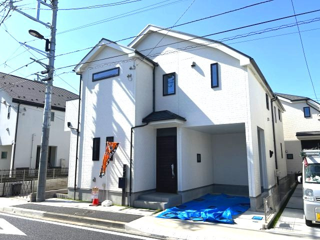 昭島市朝日町3丁目　新築戸建全9棟の駐車場|ビルトイン駐車場＋1台あり｡2台駐車可能！