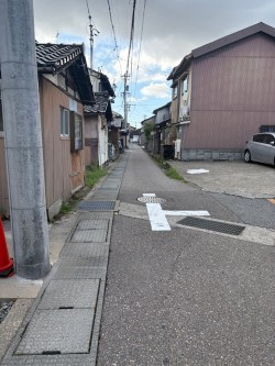金沢市菊川２丁目の売地の周辺|前面道路