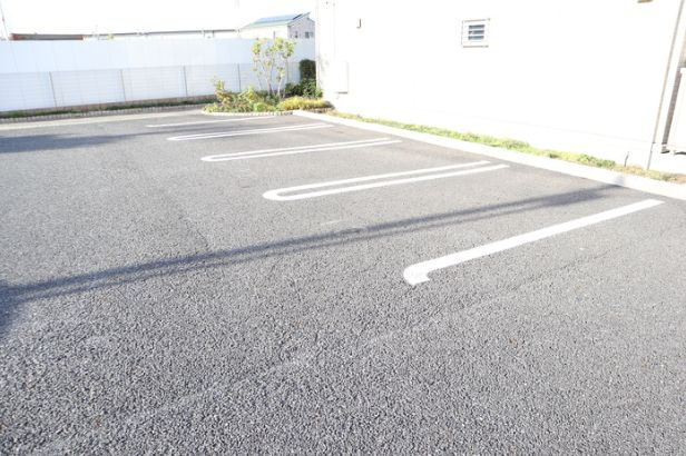 セジュール・アイの駐車場