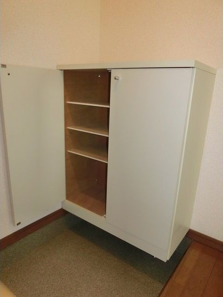 パンセス B棟の玄関