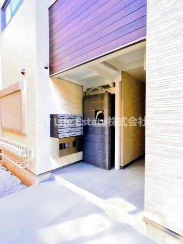 ストーンズ久米川のエントランス