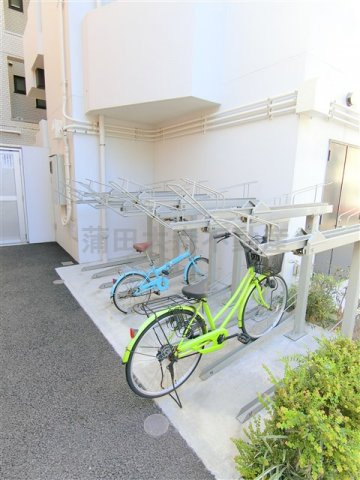 サニークレスト蒲田WESTのその他共用部分|ラック式の駐輪場