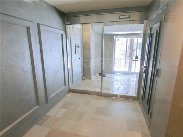 サニークレスト蒲田WESTのエントランス