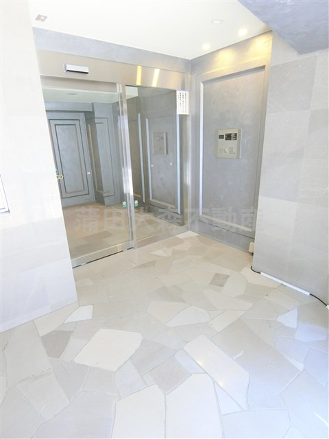 サニークレスト蒲田WESTのエントランス|防犯カメラTVモニター付オートロック宅配BOXメールBOX　エントランス　