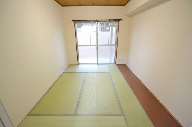 広島市中区上幟町の賃貸マンションの和室