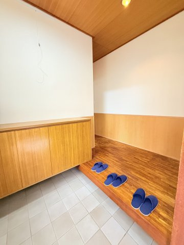 明石市大久保町駅前1丁目戸建の玄関