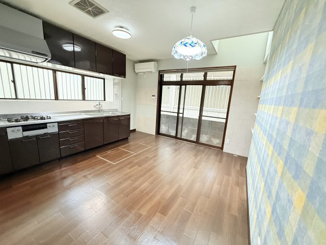 明石市大久保町駅前1丁目戸建の居間・リビング