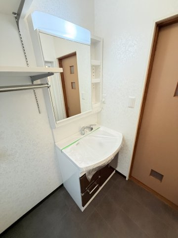 明石市大久保町駅前1丁目戸建の独立洗面台