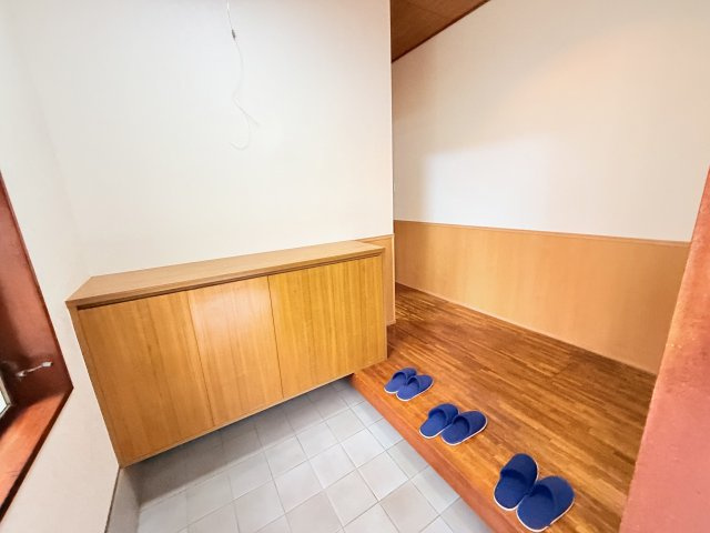 明石市大久保町駅前1丁目戸建の玄関