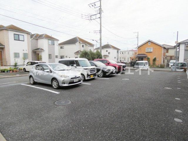 ルミエールの駐車場