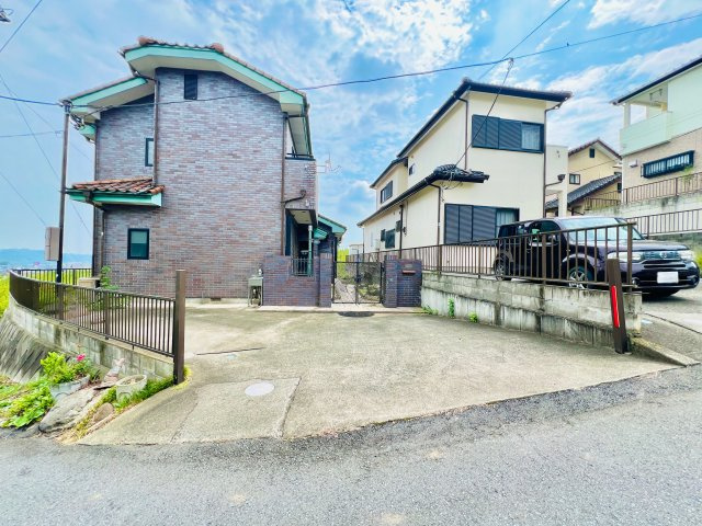 高崎市上里見町の外観|駐車スペースも確保しながらお庭のスペースも広々♪